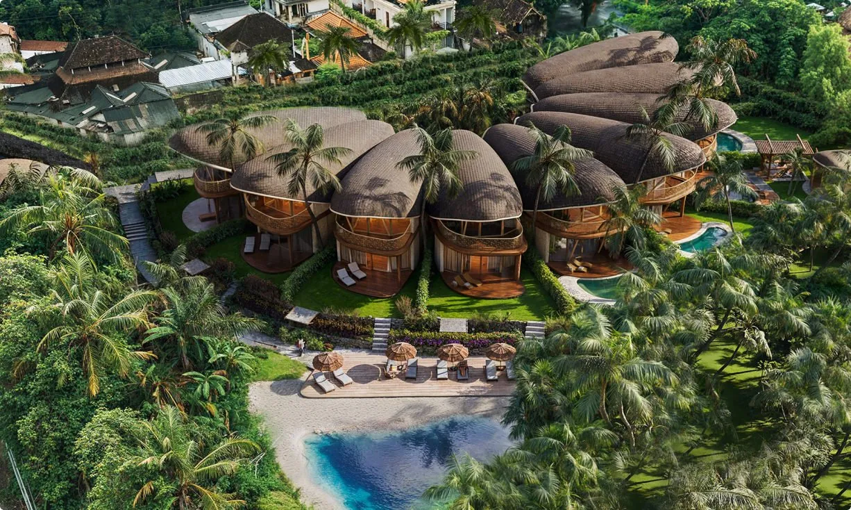 Визуализация комплекса Pistachio Villas: веер бамбуковых вилл над бассейном